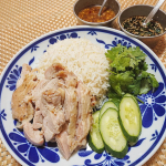 どーしても食べくなったから、パクチーを買いに行ったとゆー☺️#カオマンガイ#海南鶏飯 #めぐのメシ#めっちゃ美味しい 鶏肉ぷりぷりジューシー😋👌タレは２種類作りました😺味噌系と酢系&hellip;のInstagram画像