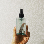 いよいよ梅雨入りw☂️涼しいのはいいけれど、やはり太陽LOVE☀️です🧡湿気があると一番の悩みはヘアケアですよね。。夏限定の素敵なヘアオイル、お試しさせていただきました〜😃ハーバル&hellip;のInstagram画像