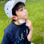 ぎょぎょぎょ息子くん、ついにマスク焼けしてしまったー😭顔にマスクの跡が&hellip;ってことで、毎日日焼け止めすることにします🙋&zwj;♀️最近ぬりぬりしてる『babybone』&hellip;のInstagram画像