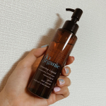 do organicのクレンジングリキッド🌱有機ローズ水ベースでできているリキッドタイプなのでマツエクをしている方も使えるそう◎W洗顔も不要！とろみが強すぎず、サラッとしたテク&hellip;のInstagram画像