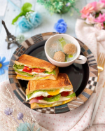 *****今日の#モーニングプレート は#ホットサンド と#肉団子スープ ｡:&deg;ஐ♡**中身はレタス🥬、卵焼き、トマト🍅、ベーコン🥓、チーズ🧀、マヨネーズ、バター🧈、マスタ&hellip;のInstagram画像