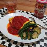 .たまに食べたくなる #オムライス#トマトソース #アラビアータ をたっぷりかけて🍅中のご飯にもトマトソースを使ってます。関連記事はブログに&darr;https://candysa&hellip;のInstagram画像