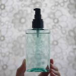 .〈インバス〉シャンプー&rArr;〈アウトバス〉ヘアオイルが、私の基本のヘアケアです🧴(。・&omega;・。)ゞ🚿.ヘアオイルは、その日の気分によって使い分けしています。.最近新しく仲間入りしたのは&hellip;のInstagram画像