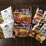 株式会社キンレイから、お水がいらない東京醤油らぁ麺と台湾ラーメンをいただきました。冷凍された製品をそのままお鍋に入れて温めるだけ。スープ、麺、具がきれいに層を成した製法です。週末に家族全員で庭&hellip;のInstagram画像