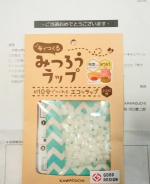 話題のみつろうラップモニターさせて頂きました。作り方は簡単！新聞紙&rarr;クッキングシート&rarr;みつろう&rarr;布&rarr;クッキングシートの順に重ねてアイロンの低温でみつろうを溶かして伸ばしてい&hellip;のInstagram画像