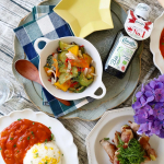 𖥞2021.06.25.Fri.☀︎.今日のお昼ご飯🍽金曜は夫が在宅なので少し豪華に昨日作ったハヤシライス完熟のトマトでトマトソースから手作りやっぱ1日寝かせたほう&hellip;のInstagram画像