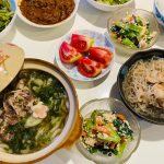 キンレイさんからいただいた【京都九条ねぎの肉うどん】冷凍商品で、袋から出しお鍋で温めるだけで完成しちゃう✨超お手軽品です！！★袋から出すと&hellip;きれいな3層構造！この層のお&hellip;のInstagram画像