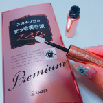 ふわふわのガールブラシが 睫毛の根元までキャッチして、1本1本しっかり美容液が浸透👐💛液垂れしにくいから、目に入ることもないし、日本製なので私個人的に安心🤗ビューラーをしっかりめに&hellip;のInstagram画像