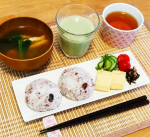 朝ごはん&hearts;夏日が続き暑くてムシムシします。冷たいドリンクを飲むことが多くカラダを冷やしてしまうので朝は#黒生姜 入り#お味噌汁 でカラダを温めて1日のスタートです。サイ&hellip;のInstagram画像