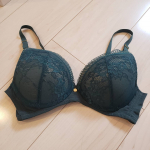 マディア自胸でふっくらバストのハリ感と谷間がうれしいモールドブラ&yen;2,590(税込)商品番号：BMM0321B0003&nbsp;「ラクでキレイ」を目指して開発した大人のインナーシリーズ。&hellip;のInstagram画像