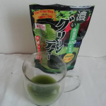 玉露園さんの「濃いグリーンティー 」は、国内産宇治抹茶を原料の20％配合、100％国内産原料を使用しているグリーンティーで、高級な抹茶を手軽に味わえる純正飲料です。水で割っても、牛乳で割っても、寒&hellip;のInstagram画像