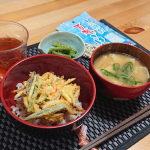 .#夏越ごはん1年の折り返しである6/30の #夏越の祓 に #無病息災 を願って食べるごはん#雑穀ごはん の上に #夏野菜 を使った #茅の輪  をイメージした丸い食材を乗せた &hellip;のInstagram画像