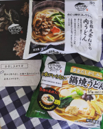 雨の中帰ってきた主人のために今日は株式会社キンレイ様のお水がいらないうどんシリーズ鍋焼きうどんだー☺✌️うどん・出汁・具材の3層構造😀鍋に入れて火にかけるだけで簡単に出来ち&hellip;のInstagram画像