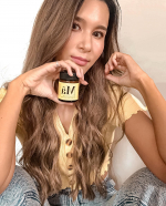 ..顔にも体にも髪にも使える、馬油🌟.馬油とミツロウだけで作られているので、家族みんなで安心して使える😎...私は髪に使ってるけど、手もしっかり保湿されるよ&hellip;のInstagram画像