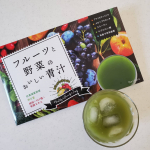 フルーツ青汁を飲んでみましたえっこれ青汁！？が一発目の感想です。すごくフルーティで果実のジュースを飲んでいるような感覚で子供たちもグビグビと飲んでいました！私はボトルにいれて会&hellip;のInstagram画像