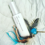 『薬用メディショットエッセンスセラム 』お試ししました＾＾シワと美白に効果のあるお肌に嬉しい美容液。使い心地もいいし、何より好きなのは香り。「アロマティックフルール」と名付けられた香りはそれだ&hellip;のInstagram画像