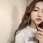 ジェンダーフリーなアイライナー「ニブリクイドアイライナー」を使ってみました☺️スタイリッシュで男性女性問わず使える見た目なのがとってもオシャレ🤩筆先が一体型になってるからめちゃくちゃコシが&hellip;のInstagram画像