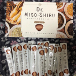 赤味噌のはっきりしたお味噌汁です。30食分有りますので1ヶ月間毎日1杯のお味噌汁生活😍高麗人参などが入り複雑な味わいに仕上がっていて、思ったより口に合わないかと思ったら、とても馴染みやすい&hellip;のInstagram画像