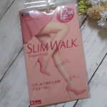 スリムウォークのストッキング✨ひきしめて朝から美脚。夕方まで続く🌼しっかり着圧、ストレッチ素材👍最初に履く時は少しだけ時間かかるけど、履いてしまえば窮屈さもなくてずっと快適😊&hellip;のInstagram画像