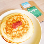 🥞🥞\ おうちごはん♡ /☆︎.｡.Menu#パンケーキwithいちごジャム,はちみつ#トマト (写真なし)#ルイボスティー昨日はお昼にパンケーキ🥞♡写真の&hellip;のInstagram画像