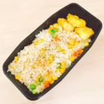 🍱🍱\ 旦那弁当♡ /☆︎.｡.Menu#バターチーズピラフ#チキンナゲット👨在宅ワーク中のため置き弁🍽ミックスベジタブルが冷凍庫の奥底で眠ってたので救出しまし&hellip;のInstagram画像