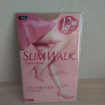 ピップ株式会社のSLIMWALKはいてみましたー！こちら着圧ストッキングで足首から上へいくほど圧力が低くなる設計で脚を軽やかにスッキリと美しく整えてくれます私の大きいおしりもキュッと引き上げて&hellip;のInstagram画像