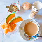 ［夏にはお塩と生姜がいいね💓］毎日毎日暑いですね〜💦そんなある日のおやつタイム🍨🍈💕赤肉メロンパフェ✨🍨(パフェと言っても、バニラアイスにメロンを飾っただけですが😅)と&hellip;のInstagram画像
