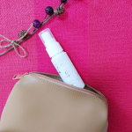 プライバシー　UVミスト50メイクの上から塗り直せるとっても便利なアイテムです👍SPF50+PA++++と高いUVカット効果だけでも嬉しいのに、美容液成分がたっぷり配合されているので保湿効果も高い&hellip;のInstagram画像