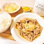 🍳🍳\ おうちごはん♡ /牛丼にしようと思ったけど思ったより汁だくになったからお皿に盛り付けました🐮⋆︎*Menu⋆︎*⚪︎牛皿⚪︎もやしとキャベツのナムル&hellip;のInstagram画像