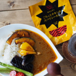 ・【LOHACO限定】ごろっとチキンのスパイシーカレー・毎日暑いですね。夏野菜と一緒にスパイシーなカレーを食べました♪スパイスの香りと後からくる辛さがたまらんっ&hellip;のInstagram画像
