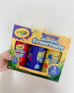 .クレヨラの水で落とせるフィンガーペイント🎨絵の具したいけど、服、手についたら中々取れへんしなぁ、、、と思って渋ってたけど、これは水で落とせる！て書いててお外で🌈模造紙貼る予定やっ&hellip;のInstagram画像