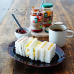 ..サンドイッチ。・ストロベリー・たまご・オレンジ.優しい甘さのフルーツスプレッドを使いました。砂糖、ペクチンを加えず、フルーツと果汁のみを煮詰めて作られたもの。ヨ&hellip;のInstagram画像