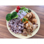 ..ごはん彩々さん @gohansaisai の十六雑穀夏越ごはんを使ってワンプレートとレバニラ炒めをメインにしたごはん！..麦や玄米を中心に 十六種類の穀物を、夏の暑さでもさっぱ&hellip;のInstagram画像