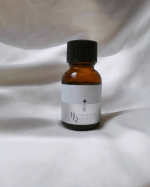 お肌の漂白剤と呼ばれているハイドロキノンを5%配合した美容液、HQ美容液使い始めました❤シミの気になるところにピンポイントで使って、夜に主に使用してます。ハイドロキノンの美容液なので、塗っ&hellip;のInstagram画像