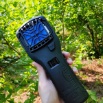 「サーマセル(アウトドア用ブユ・虫シールド)」..肌に薬剤をつけずに虫よけできる、持ち運べる空間虫よけ器です。..💡使い方💡本体下部にブタンガスカートリッジ、正面上部に虫よ&hellip;のInstagram画像