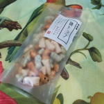 もち吉さんの #味トップ を食べてみました&hearts;おかき等大好きな私には風味のしっかりさがびっくり👀国産原料にこだわり、三種類のあられは、それぞれ味がしっかりなのですが、もち米の風味も楽しめる感じが&hellip;のInstagram画像