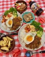 ⁡またまた家にある物でキーマカレー🍛トマト、なす、じゃがいもは旦那さん家の野菜🍅🍆🥔今回はテーブルマークとミツカンコラボの追いがつお入れたよ🍽⁡ゆめぴりか食べてみたかったから嬉&hellip;のInstagram画像