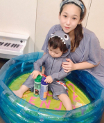 There are sharks in my house🦈🤣🤣🤣Try playing in the water with a cute swimsuit🩳🌊⛱But I couldn't b&hellip;のInstagram画像