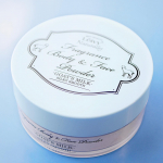 顔にも手や体にも使えるフレグランスパウダー「レイヴィー フレグランスボディ＆フェイスパウダー ゴートミルク」を使わせて頂いた。(23g 税込1,870円)ポンポンするだけで、サラっとスベス&hellip;のInstagram画像