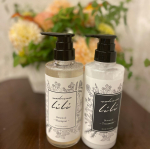 久しぶりに#美容話カラーを続けているのと年齢のせいか髪がマネキンちゃんみたいにパシパシ手触りも引っかかってしまうのでついにLuxやらいち髪とかのシャンプーからグレードア&hellip;のInstagram画像