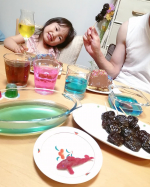 夏休みの思い出作りにおうち縁日したよ♪✨お姉ちゃんとパパが作る係でママと次女は食べる係(*≧&omega;≦)(笑)上手にパンケーキ焼いてくれたりデコレーションしてくれましたっ💕&hellip;のInstagram画像