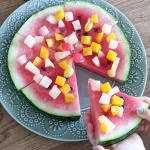***スイカケーキにチャレンジしました🍉✨フルーツ缶を載せただけで色んな味が楽しめて楽しい！おいしい！これはハマりそうです😋#スイカケーキ #スイカリレー #スイカチャ&hellip;のInstagram画像