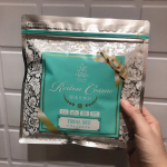 .✨麗凍化粧品✨冷凍庫に凍らせておき、必要な時に解凍して使う化粧品です🥰珍しいですよね〜💓防腐剤や酸化防止剤など使われておらずお肌にやさしい😇クール便で届いて、ササっと冷凍&hellip;のInstagram画像