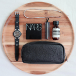 Black 🖤主人と兼用で使ってるG-TUNE by GLENFIELD のレザーポーチ👝撥水レザーと言うことで、ちょっとした水回りでも使えちゃう♪近頃、シンプルなもの&hellip;のInstagram画像