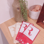 リバイシスのシートマスク💕このマスクは、普通のマスクとは違って、ちょっと厚めのマスク🤏爪が長くて、いつも破れそうなマスクを優しく顔に載せてますが、このマスクは、しっかりしていて、顔にフィットで&hellip;のInstagram画像
