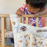 0811モニター報告！仕事が忙しく遅くなりました😔💦アプリで簡単に缶バッジ・マグネットが作れる「みんなのバッジ」！！今回はベビーのところに付けた写真です🌟付けた&hellip;のInstagram画像