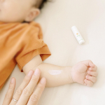 【赤ちゃんから大人まで家族で使える日焼け止め】⁡少し前に投稿した日焼け止め☀️⁡⁡／岡田UVミルク(ミニサイズ)@mutenka_okada ＼⁡⁡使用して&hellip;のInstagram画像
