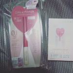 ガールズメーカーさんの二重くせ付け試させていただきました😳！！私は右目は二重なのですが左目は奥二重のような感じで左目に少し違和感があったので前髪の分け目ま右目を見せるよ&hellip;のInstagram画像