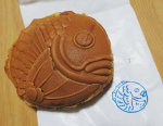 2021.08.12今日のおやつ、たい焼き。『あまいろ コーヒーとたい焼き』というお店の丸いたい焼き。なんかリアル(笑) #夏休み22日目 #今日のおやつ #たい焼き #丸いたい焼き #あまいろコ&hellip;のInstagram画像