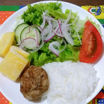 こんばんは。今日のランチは野菜サラダ多めのカフェ風。あぁー中々、外食やカフェにも行けていない!早く、行きたいなぁ。でも、今だからこそ、おうちごはんを楽しみます!#おうちごはん　#お&hellip;のInstagram画像